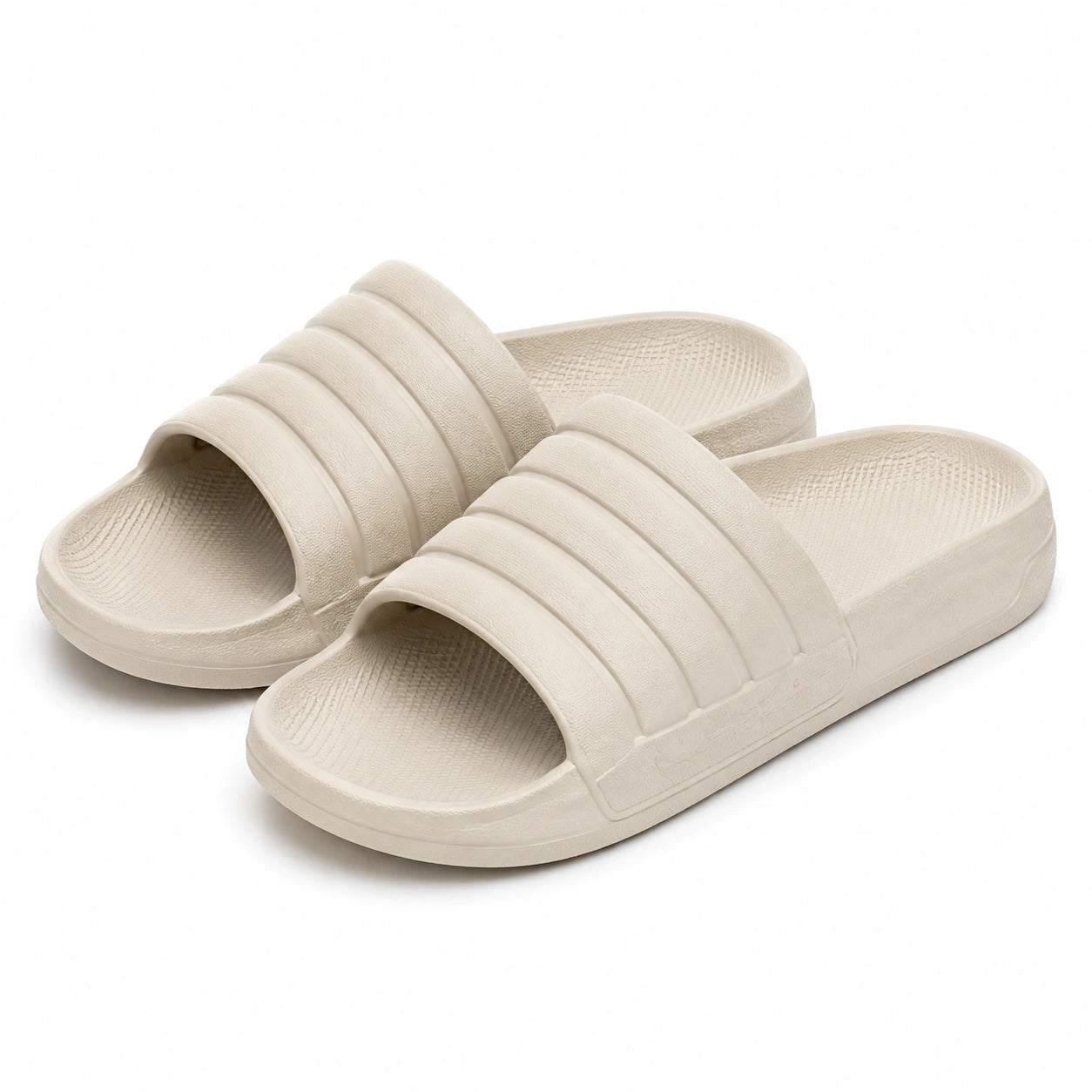 Claquettes 40/41 en matière synthétique beige à brides texturées pour usage quotidien