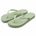 Tongs 42/43 en EVA vert pâle à semelle texturée pour plage