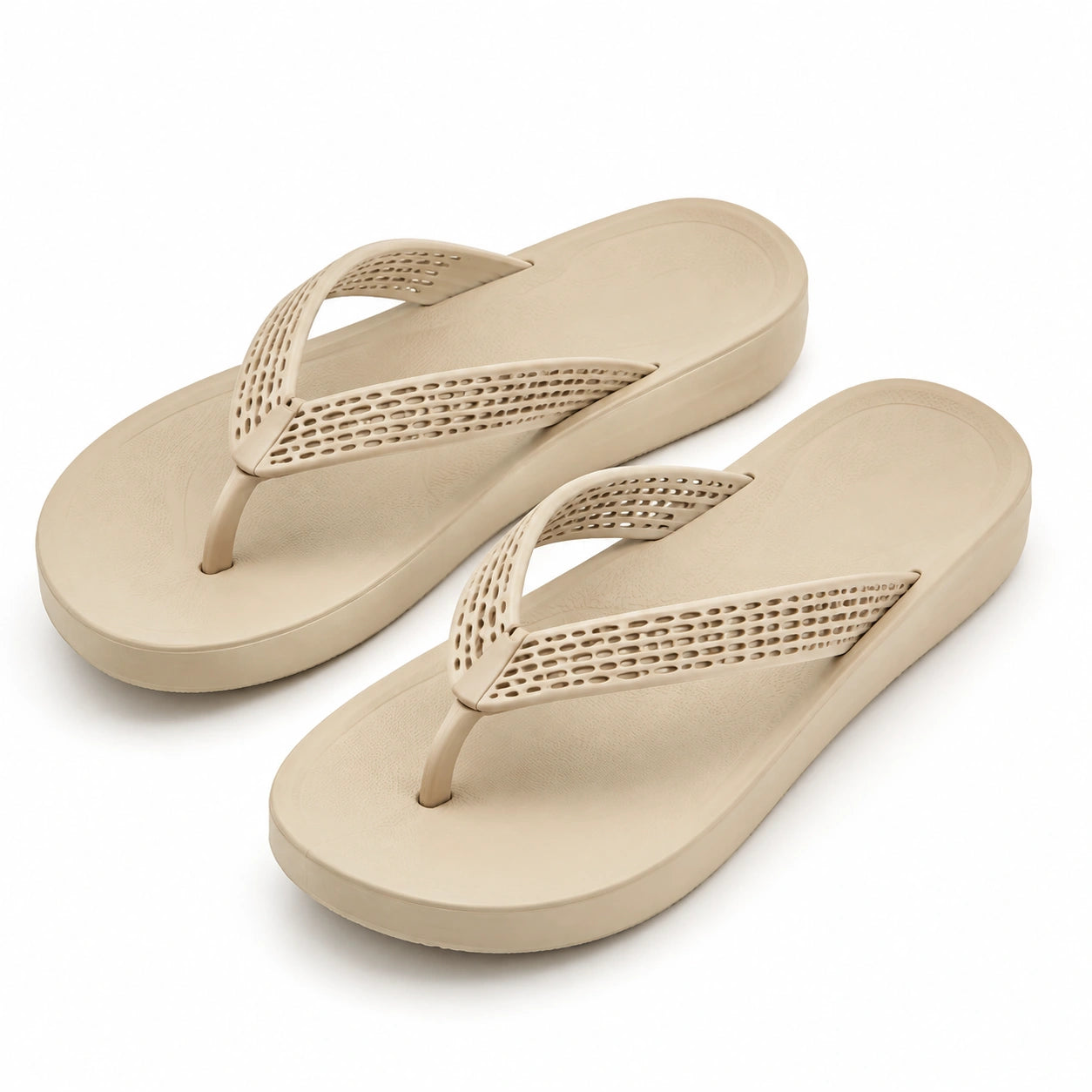Tongs 42/43 en matière synthétique beige à semelle épaisse perforée